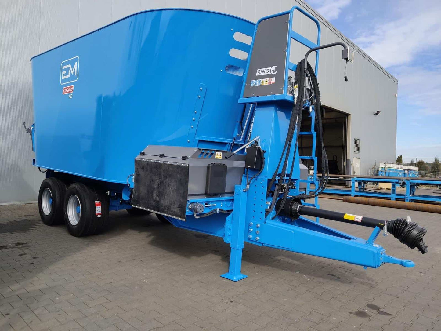 RINO FXX HD+  Feed Mixer. Revolutionise Livestock Feeding 26-32m³