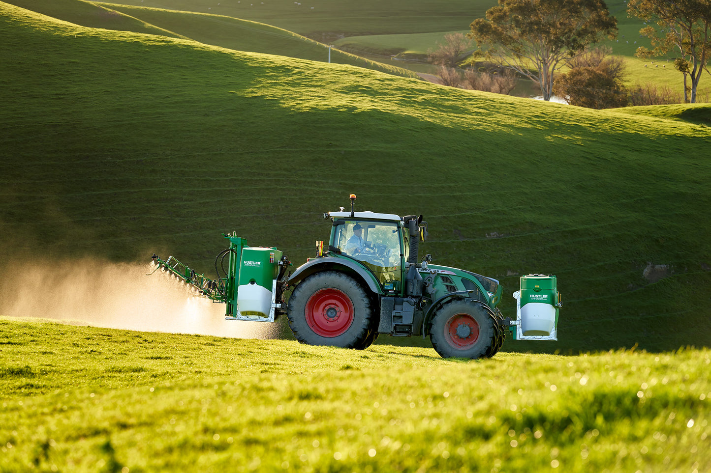 HUSTLER Applic8r Mounted Boom Sprayers