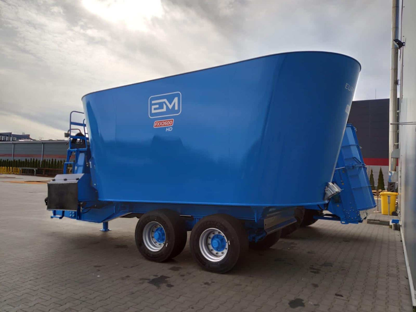 RINO FXX HD+  Feed Mixer. Revolutionise Livestock Feeding 26-32m³