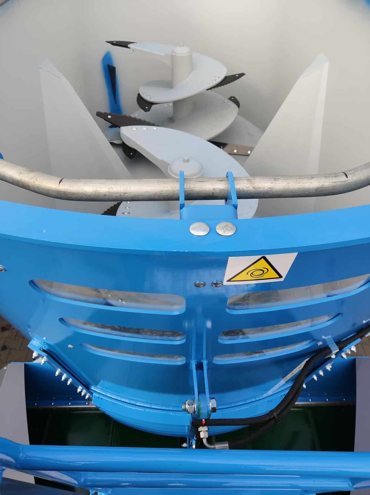 RINO FXX HD+  Feed Mixer. Revolutionise Livestock Feeding 26-32m³