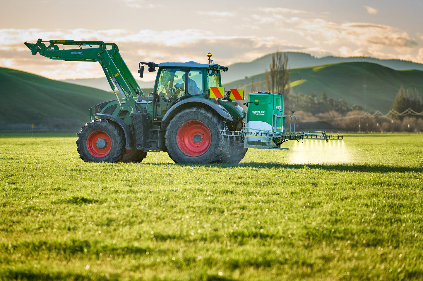 HUSTLER Applic8r Mounted Boom Sprayers