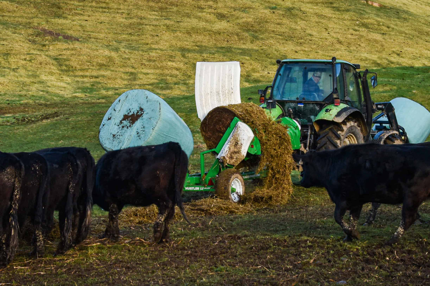 HUSTLER Trailed Chainless Bale Processors