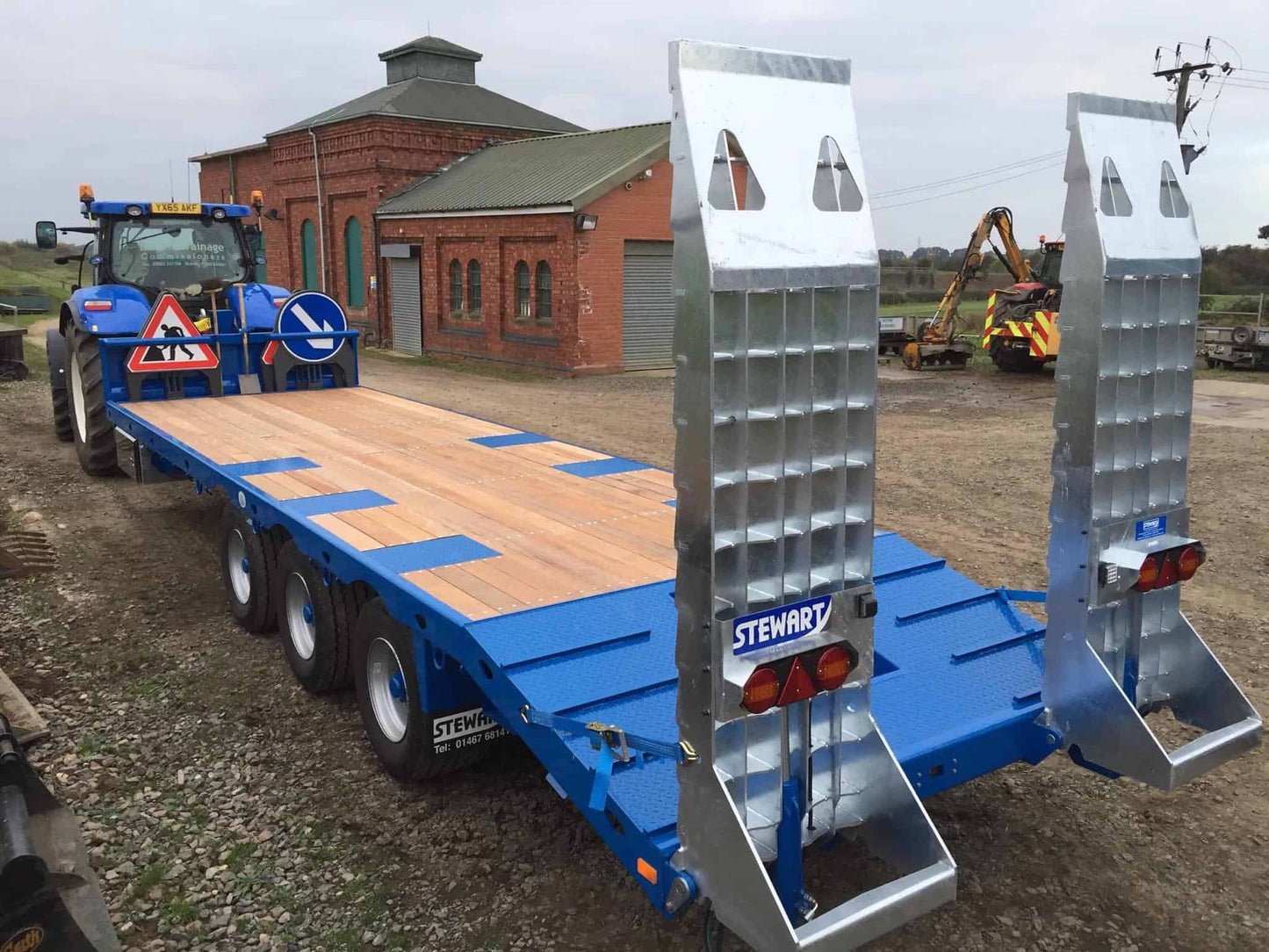 Low Loader Trailer. Heavy Duty Equipment Hauling Trailers 8-22t