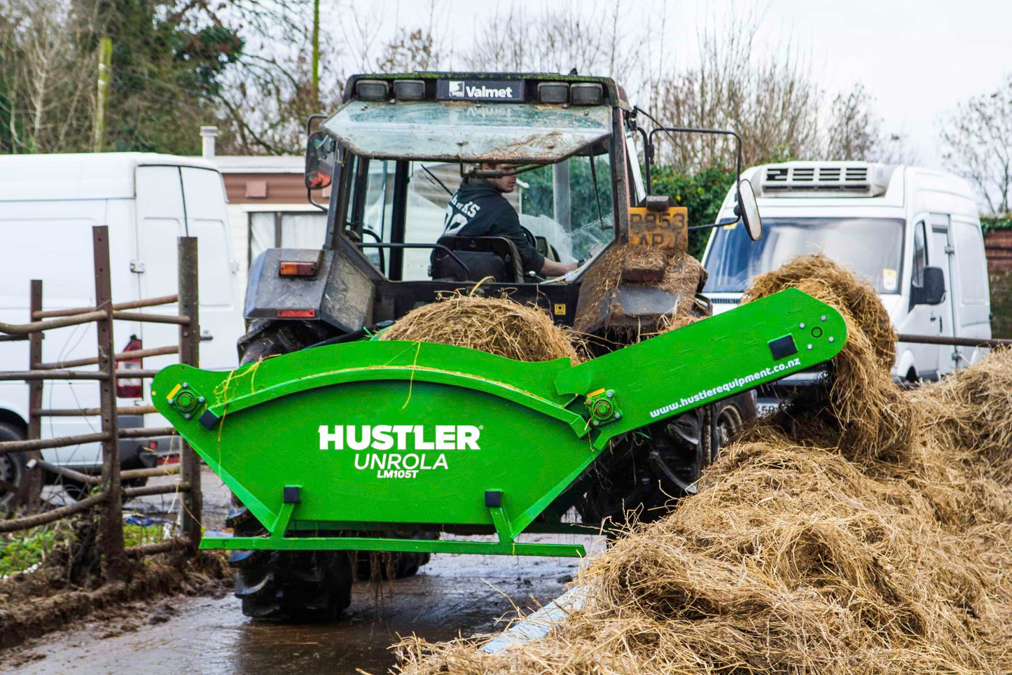 HUSTLER Bale Unroller Hay Handler for Feedlot - Mounted