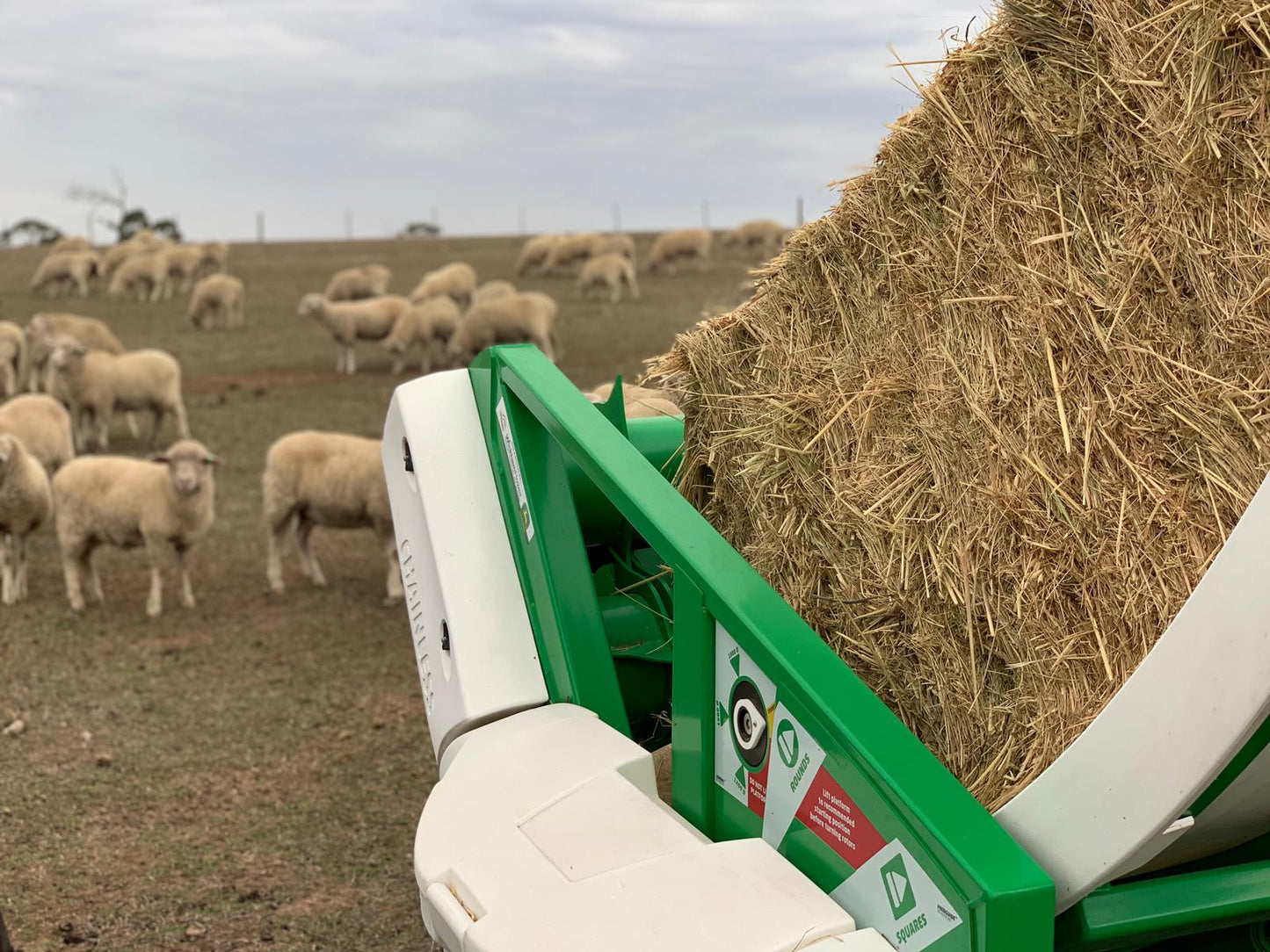 HUSTLER Trailed Chainless Bale Processors